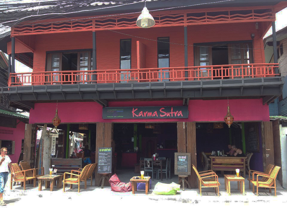 photo 10 location de maison sur koh samui thailande et son bar restaurant Français Thaïlandais Karma Soutra avec Laurent et Simon